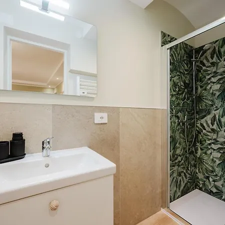 Sage & Honey 5 Guests 200m Ac Station Each Modena