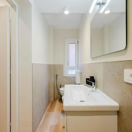 Sage & Honey 5 Guests 200m Ac Station Each Appartement Modena