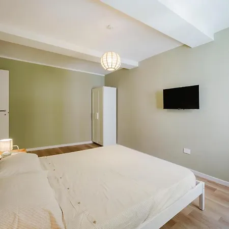 Sage & Honey 5 Guests 200m Ac Station Each Modena